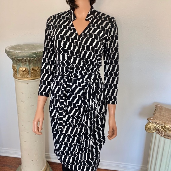 Maggy London Wrap Around Dress Sz 10 B W Designer - Picture 1 of 11